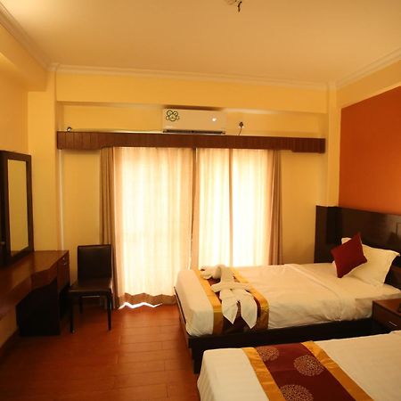Hotel Eco Tree Pokhara Esterno foto