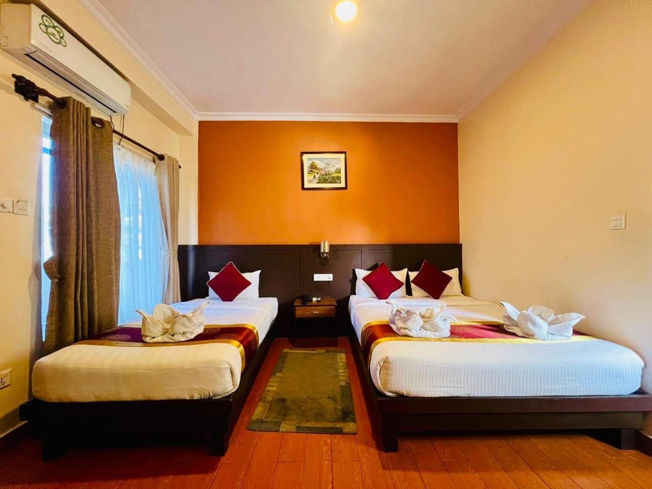 Hotel Eco Tree Pokhara Esterno foto